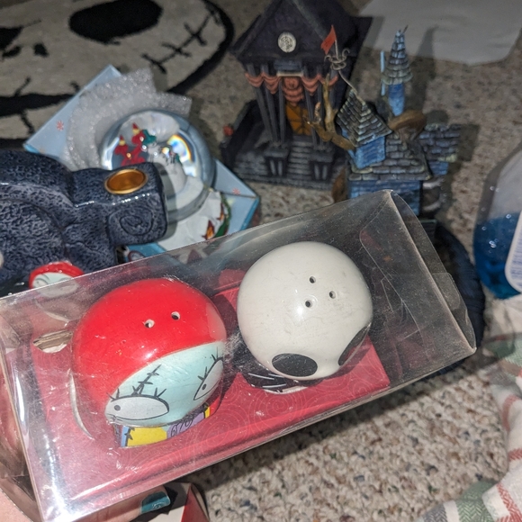 Nightmare before Christmas salt/pepper shakers - Picture 2 of 2